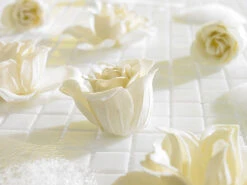 Pearl 12 Savons En Forme De Roses Blanches Avec 2 Coffrets Cadeaux -Maison Produit Magasin 12 savons en forme de roses blanches avec coffret cadeau ref NC9238 2