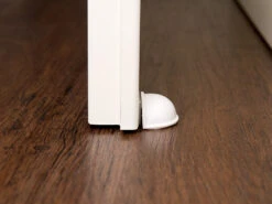 4 Butoirs De Porte Magnétiques Autocollants -Maison Produit Magasin 2 butoirs de porte magnetiques autocollants ref NC5939 3 1