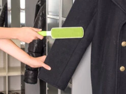 2 Brosses Anti-peluches En 2 Tailles Avec étui De Nettoyage -Maison Produit Magasin set de 2 brosses anti peluches en 2 tailles avec etui de nettoyage ref NX3104 1